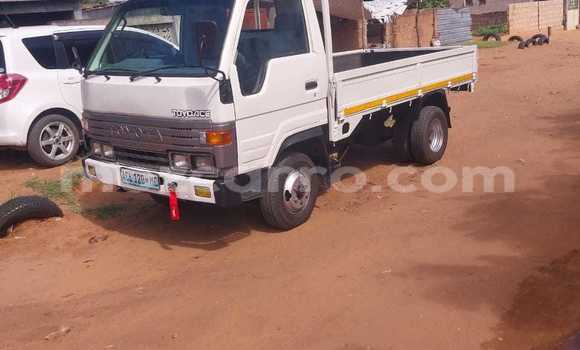Comprar Usado Toyota Dyna Branco Carro em Maputo em Maputo Comprar Usado Toyota Dyna Branco Carro em Maputo em Maputo