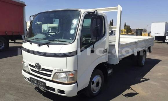 Comprar Usado Toyota Dyna Branco Caminhão em Gilé em Zambezia Comprar Usado Toyota Dyna Branco Caminhão em Gilé em Zambezia