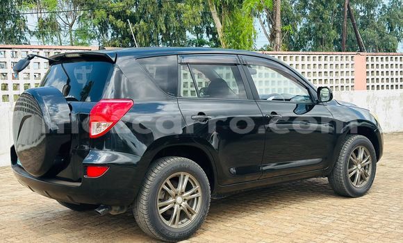 Nunua Ilio tumika Toyota RAV4 Nyeusi Gari ndani ya Maputo nchini Maputo Nunua Ilio tumika Toyota RAV4 Nyeusi Gari ndani ya Maputo nchini Maputo