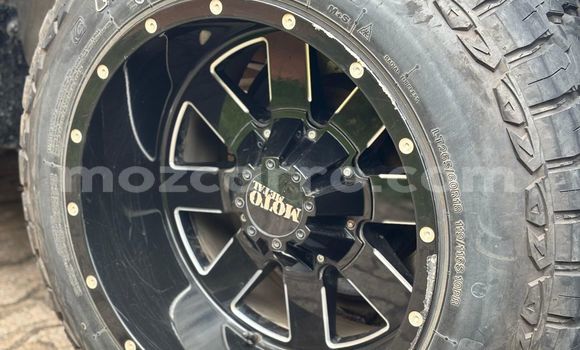 Nunua Ilio tumika Toyota Land Cruiser Nyeusi Gari ndani ya Maputo nchini Maputo Nunua Ilio tumika Toyota Land Cruiser Nyeusi Gari ndani ya Maputo nchini Maputo