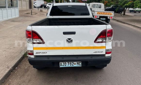Comprar Usado Mazda BT-50 Branco Carro em Maputo em Maputo Comprar Usado Mazda BT-50 Branco Carro em Maputo em Maputo