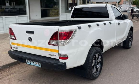 Comprar Usado Mazda BT-50 Branco Carro em Maputo em Maputo Comprar Usado Mazda BT-50 Branco Carro em Maputo em Maputo