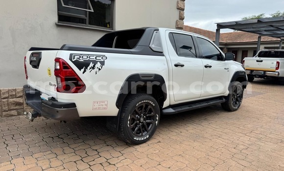 Buy Used Toyota Hiluxe Revo White Car in Maputo in Maputo Buy Used Toyota Hiluxe Revo White Car in Maputo in Maputo