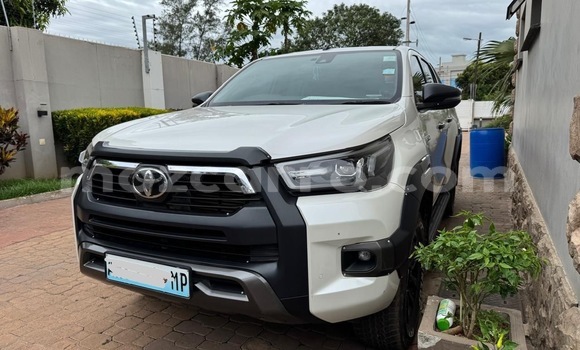 Buy Used Toyota Hiluxe Revo White Car in Maputo in Maputo Buy Used Toyota Hiluxe Revo White Car in Maputo in Maputo
