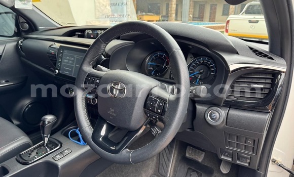 Buy Used Toyota Hiluxe Revo White Car in Maputo in Maputo Buy Used Toyota Hiluxe Revo White Car in Maputo in Maputo