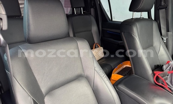 Buy Used Toyota Hiluxe Revo White Car in Maputo in Maputo Buy Used Toyota Hiluxe Revo White Car in Maputo in Maputo