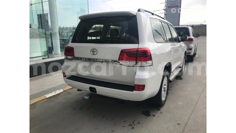 Big with watermark toyota land cruiser cabo delgado import dubai 5789