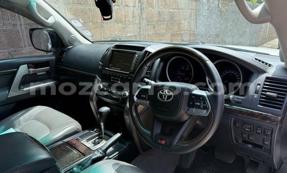 Buy Used Toyota Land Cruiser White Car in Maputo in Maputo Buy Used Toyota Land Cruiser White Car in Maputo in Maputo