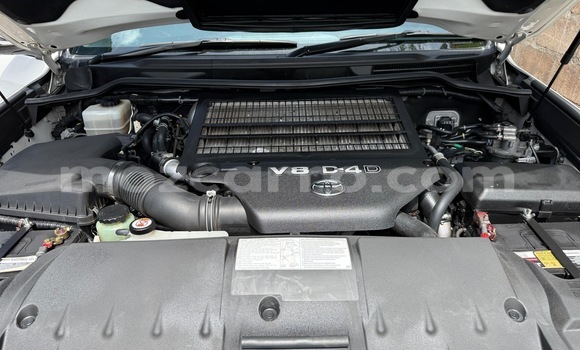Buy Used Toyota Land Cruiser White Car in Maputo in Maputo Buy Used Toyota Land Cruiser White Car in Maputo in Maputo