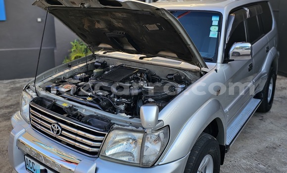Nunua Ilio tumika Toyota Land Cruiser Prado Fedha Gari ndani ya Maputo nchini Maputo Nunua Ilio tumika Toyota Land Cruiser Prado Fedha Gari ndani ya Maputo nchini Maputo