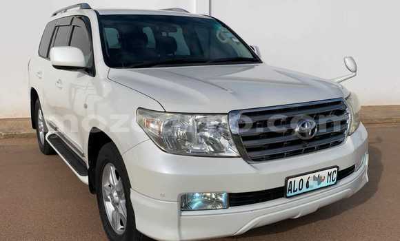 Nunua Ilio tumika Toyota Land Cruiser Prado Nyeupe Gari ndani ya Maputo nchini Maputo Nunua Ilio tumika Toyota Land Cruiser Prado Nyeupe Gari ndani ya Maputo nchini Maputo