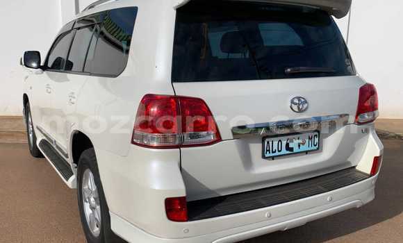 Nunua Ilio tumika Toyota Land Cruiser Prado Nyeupe Gari ndani ya Maputo nchini Maputo Nunua Ilio tumika Toyota Land Cruiser Prado Nyeupe Gari ndani ya Maputo nchini Maputo