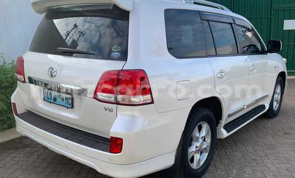 Nunua Ilio tumika Toyota Land Cruiser Prado Nyeupe Gari ndani ya Maputo nchini Maputo Nunua Ilio tumika Toyota Land Cruiser Prado Nyeupe Gari ndani ya Maputo nchini Maputo