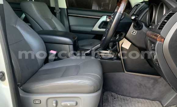 Nunua Ilio tumika Toyota Land Cruiser Prado Nyeupe Gari ndani ya Maputo nchini Maputo Nunua Ilio tumika Toyota Land Cruiser Prado Nyeupe Gari ndani ya Maputo nchini Maputo