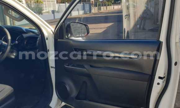 Comprar Usado Toyota Hiluxe Revo Branco Carro em Maputo em Maputo Comprar Usado Toyota Hiluxe Revo Branco Carro em Maputo em Maputo