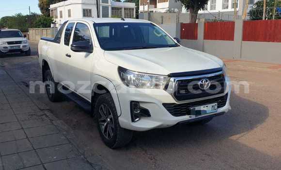Comprar Usado Toyota Hilux Branco Carro em Maputo em Maputo