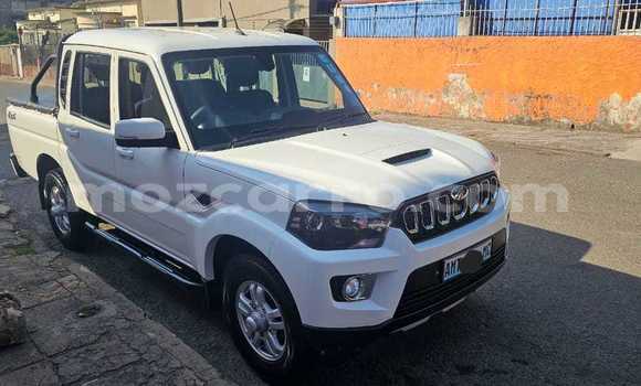Comprar Novo Mahindra MM Branco Carro em Maputo em Maputo