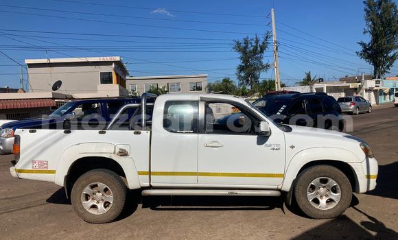 Comprar Usado Mazda BT-50 Branco Carro em Maputo em Maputo Comprar Usado Mazda BT-50 Branco Carro em Maputo em Maputo