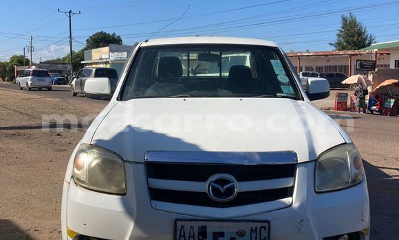 Comprar Usado Mazda BT-50 Branco Carro em Maputo em Maputo Comprar Usado Mazda BT-50 Branco Carro em Maputo em Maputo