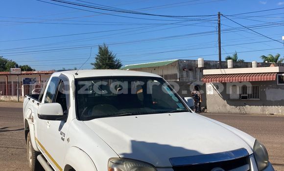 Comprar Usado Mazda BT-50 Branco Carro em Maputo em Maputo Comprar Usado Mazda BT-50 Branco Carro em Maputo em Maputo