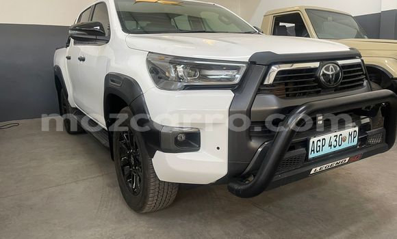 Buy Used Toyota Hilux White Car in Maputo in Maputo