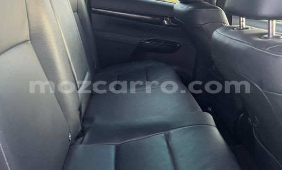 Nunua Ilio tumika Toyota Hilux Nyeupe Gari ndani ya Maputo nchini Maputo Nunua Ilio tumika Toyota Hilux Nyeupe Gari ndani ya Maputo nchini Maputo