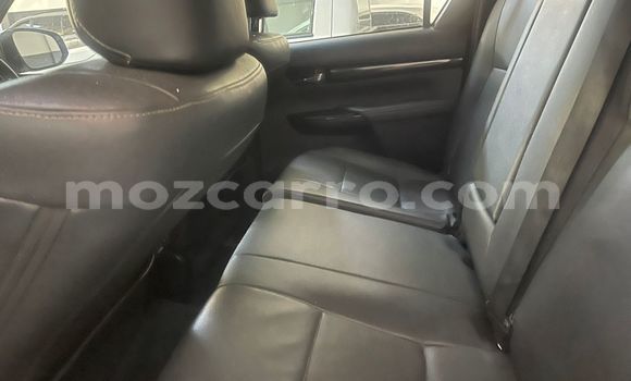 Nunua Ilio tumika Toyota Hilux Nyeupe Gari ndani ya Maputo nchini Maputo Nunua Ilio tumika Toyota Hilux Nyeupe Gari ndani ya Maputo nchini Maputo