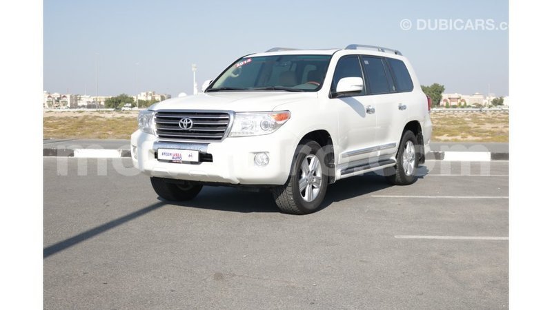 Big with watermark toyota land cruiser cabo delgado import dubai 5801