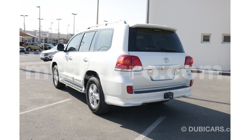 Big with watermark toyota land cruiser cabo delgado import dubai 5801