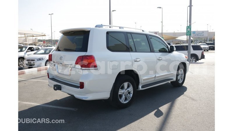 Big with watermark toyota land cruiser cabo delgado import dubai 5801