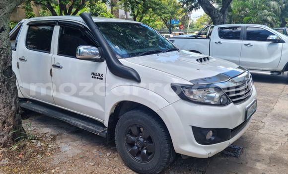 Nunua Ilio tumika Toyota Hilux Nyeupe Gari ndani ya Maputo nchini Maputo