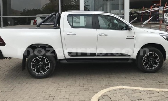 Buy Used Toyota Hilux White Car in Gilé in Zambezia Buy Used Toyota Hilux White Car in Gilé in Zambezia