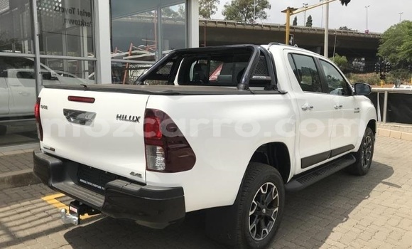 Buy Used Toyota Hilux White Car in Gilé in Zambezia Buy Used Toyota Hilux White Car in Gilé in Zambezia