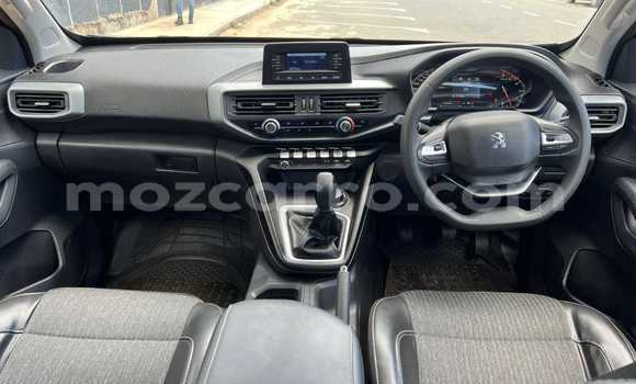 Comprar Usado Peugeot Traveller Prata Carro em Maputo em Maputo Comprar Usado Peugeot Traveller Prata Carro em Maputo em Maputo