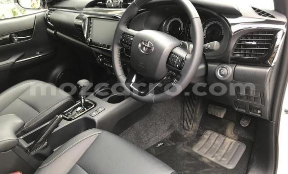 Buy Used Toyota Hilux White Car in Gilé in Zambezia Buy Used Toyota Hilux White Car in Gilé in Zambezia