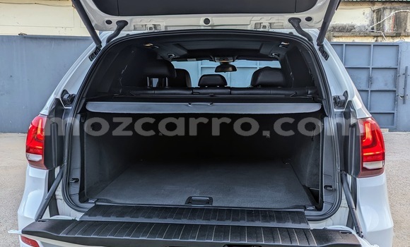 Nunua Ilio tumika BMW X5 Nyeupe Gari ndani ya Maputo nchini Maputo Nunua Ilio tumika BMW X5 Nyeupe Gari ndani ya Maputo nchini Maputo