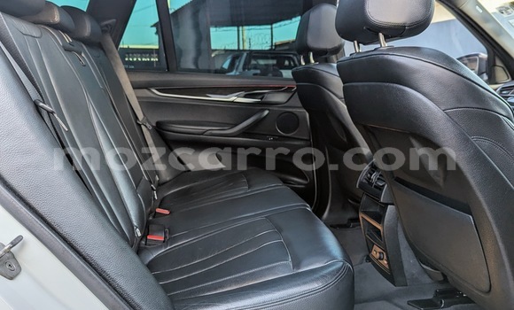 Nunua Ilio tumika BMW X5 Nyeupe Gari ndani ya Maputo nchini Maputo Nunua Ilio tumika BMW X5 Nyeupe Gari ndani ya Maputo nchini Maputo