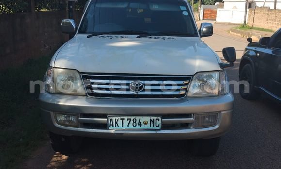 Nunua Ilio tumika Toyota Land Cruiser Prado Nyeupe Gari ndani ya Maputo nchini Maputo Nunua Ilio tumika Toyota Land Cruiser Prado Nyeupe Gari ndani ya Maputo nchini Maputo