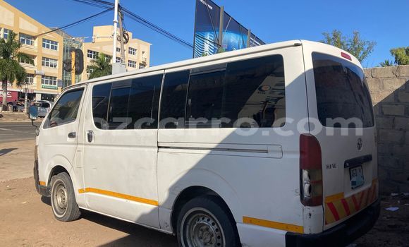 Buy Used Toyota Hiace White Car in Maputo in Maputo Buy Used Toyota Hiace White Car in Maputo in Maputo