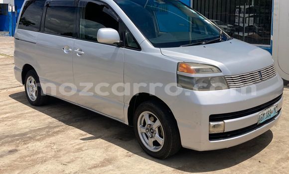 Comprar Usado Toyota Voxy Prata Carro em Maputo em Maputo Comprar Usado Toyota Voxy Prata Carro em Maputo em Maputo