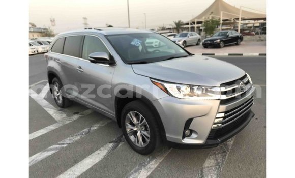 Tenga Imported Toyota Highlander Zvimwe Mota in Import - Dubai in Cabo Delgado Tenga Imported Toyota Highlander Zvimwe Mota in Import - Dubai in Cabo Delgado
