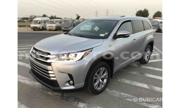 Tenga Imported Toyota Highlander Zvimwe Mota in Import - Dubai in Cabo Delgado Tenga Imported Toyota Highlander Zvimwe Mota in Import - Dubai in Cabo Delgado
