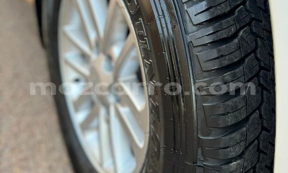 Buy Used Toyota Hilux White Car in Maputo in Maputo Buy Used Toyota Hilux White Car in Maputo in Maputo