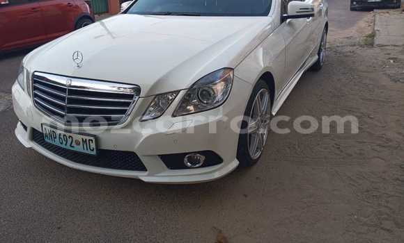 Nunua Ilio tumika Mercedes‒Benz E-klasse Nyeupe Gari ndani ya Maputo nchini Maputo Nunua Ilio tumika Mercedes‒Benz E-klasse Nyeupe Gari ndani ya Maputo nchini Maputo