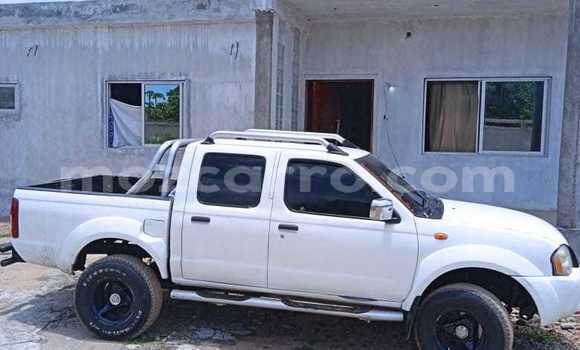 Buy Used Nissan Hardbody White Car in Maputo in Maputo
