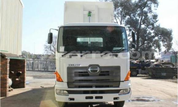 Comprar Usado Hino Ranger Branco Caminhão em Gilé em Zambezia Comprar Usado Hino Ranger Branco Caminhão em Gilé em Zambezia