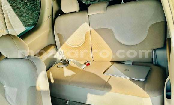 Buy Used Toyota Porte Other Car in Nice view in Maputo Buy Used Toyota Porte Other Car in Nice view in Maputo