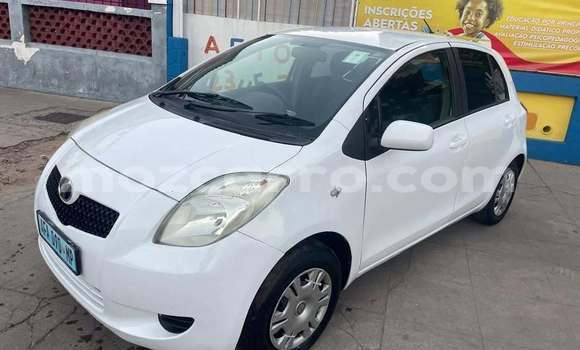Buy Used Toyota Vitz White Car in Nice view in Maputo