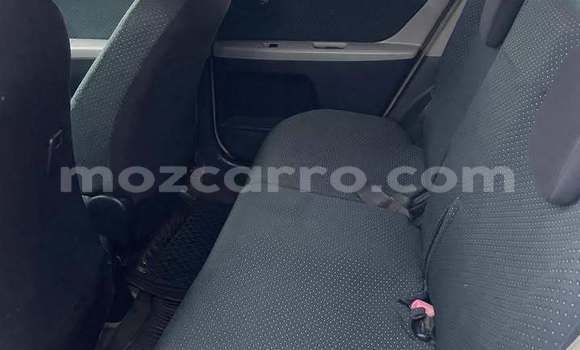 Buy Used Toyota Vitz White Car in Nice view in Maputo Buy Used Toyota Vitz White Car in Nice view in Maputo