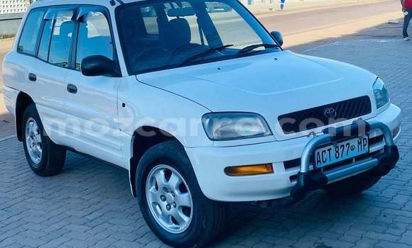 Comprar Usado Toyota RAV4 Branco Carro em Bela Vista em Maputo Comprar Usado Toyota RAV4 Branco Carro em Bela Vista em Maputo
